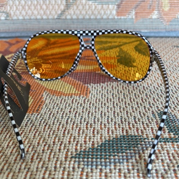 Vans Summer Holiday UV Protect Shades Sunglasses
NWT - Picture 15 of 16